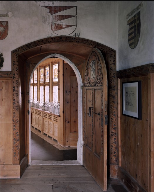 Швейцарский замок Тарасп, приобретенный художником Нотом Виталом (Not Vital) в 2016 году