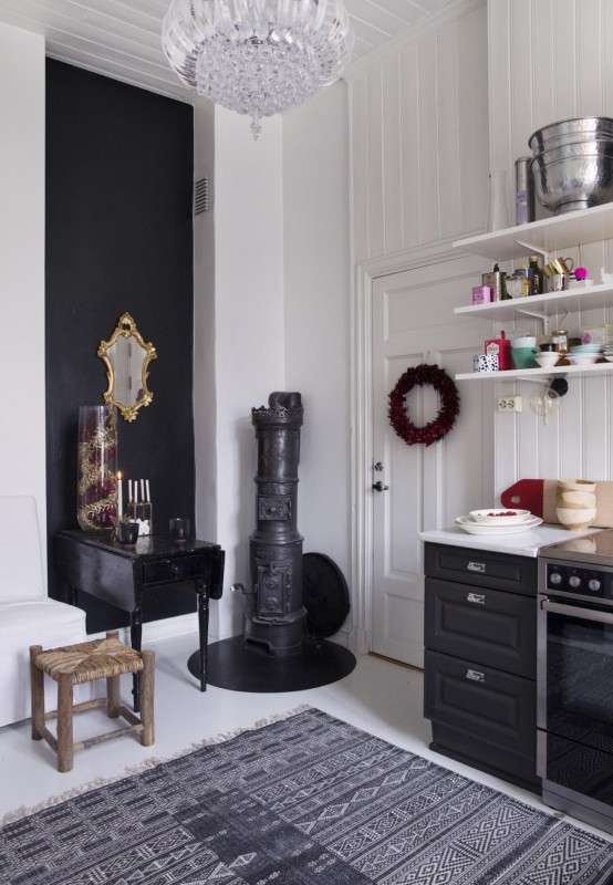 Винтажная мебель и приглушенные тона в интерьере скандинавской квартиры