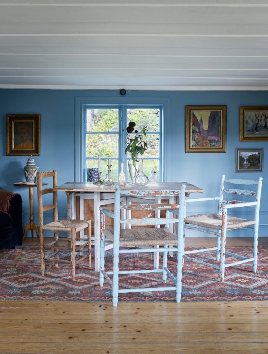 Винтажный интерьер дома у озера в Швеции