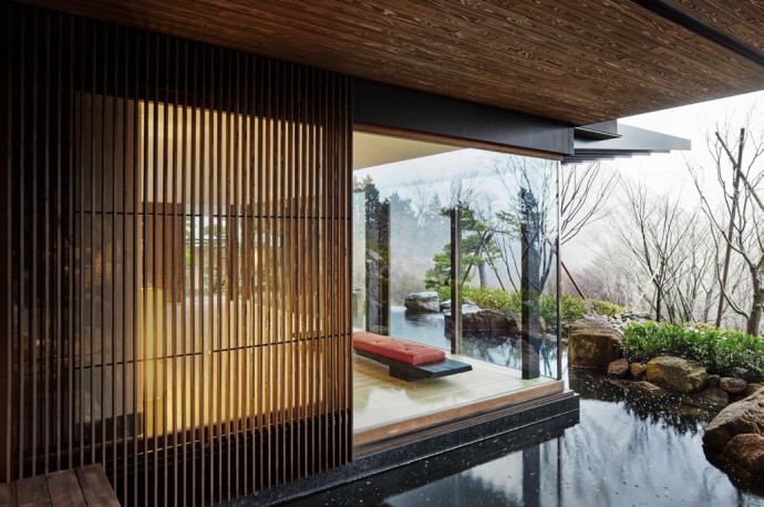 Дом у подножия горы Фудзи в Японии