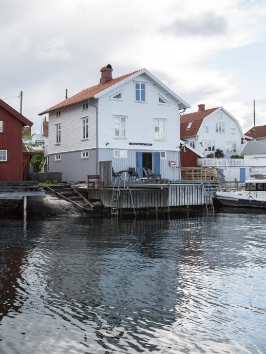 Летний дом с собственной пристанью в деревне Гульхольмен, Швеция