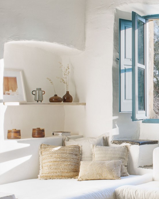 Дом, оформленный дизайнерами испанского бренда Kave Home в средиземноморском духе