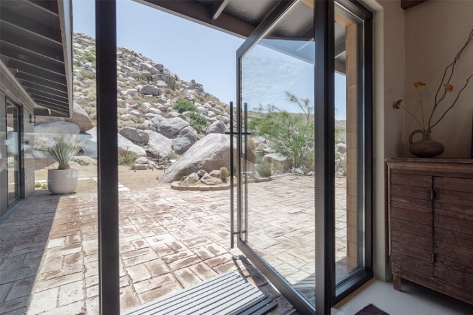 Минималистичный дизайн виллы в калифорнийской пустыне