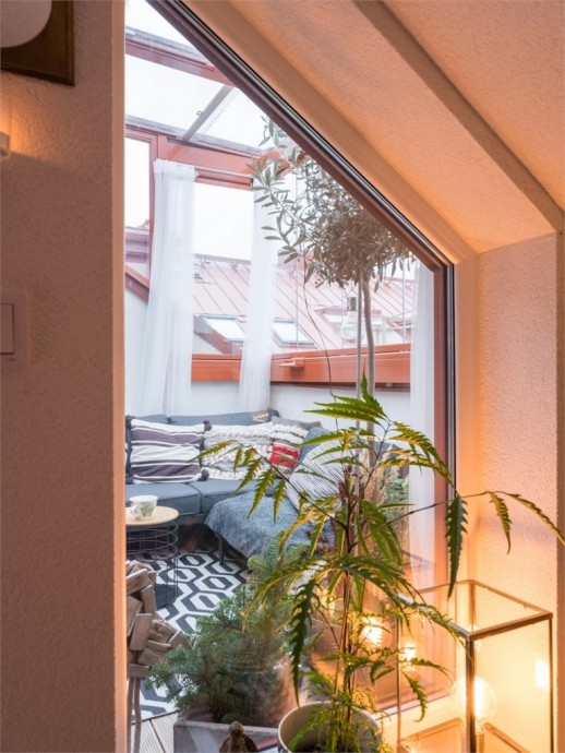 Шведская двухуровневая квартира площадью 35 м2 с просторной террасой