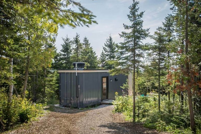 Мини-дом  в канадском лесу