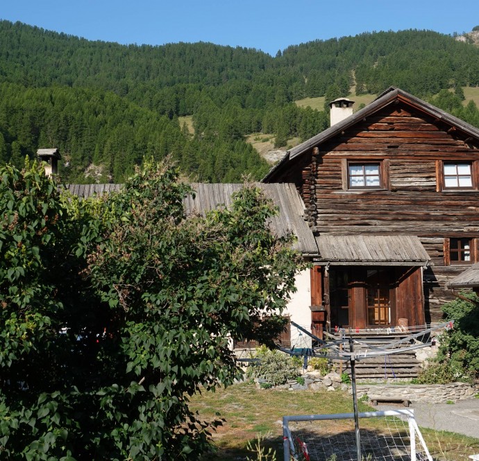 Отреставрированный старинный дом в долине Кейрас, Верхние Альпы, Франция