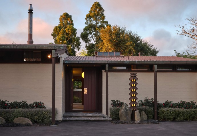 Построенный в 1963 году и выставленный на продажу дом в Крайстчерче, Новая Зеландия