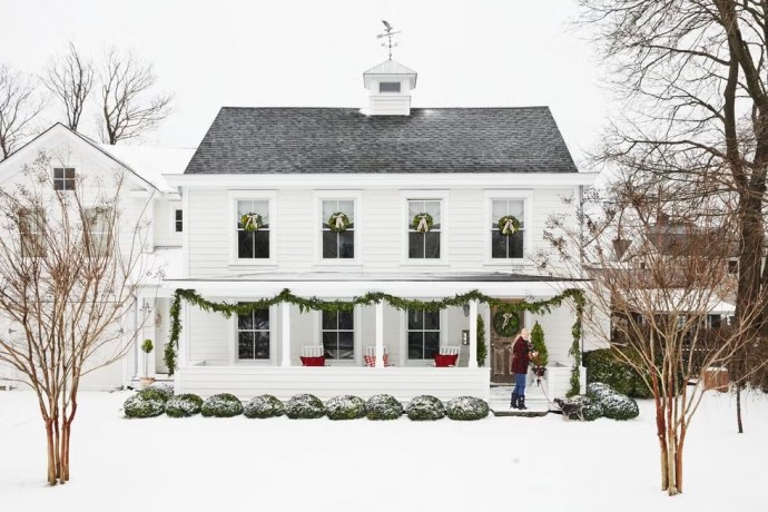 Дом владелицы винтажного бутика White Flower Farmhouse Лори Гайер в Саутхолде, штат Нью-Йорк Дом владелицы винтажного бутика White Flower Farmhouse Лори Гайер в Саутхолде, штат Нью-Йорк