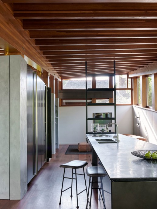 Деревянная вилла посреди леса недалеко от села Берген, Нидерланды Деревянная вилла посреди леса недалеко от села Берген, Нидерланды