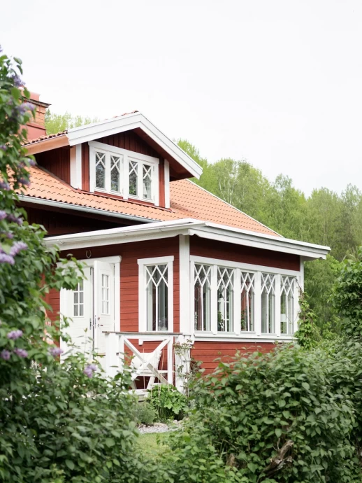 Обновлённый коттедж XVIII века постройки в пригороде Карлстада, Швеция