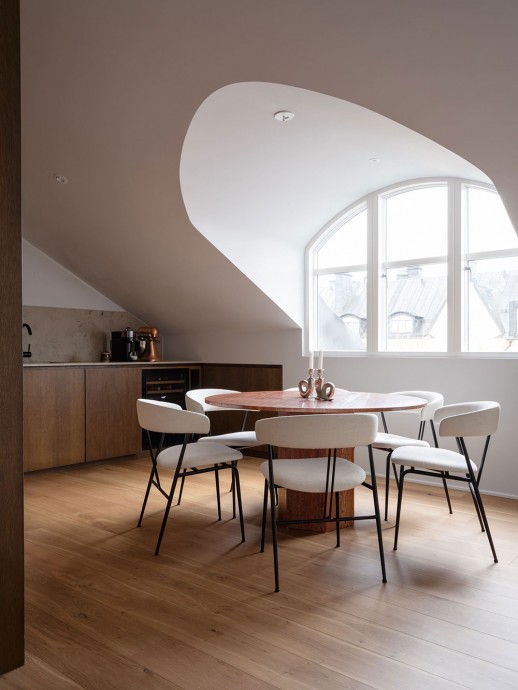 Стильная мансардная квартира под крышей старого дома в Стокгольме Стильная мансардная квартира под крышей старого дома в Стокгольме