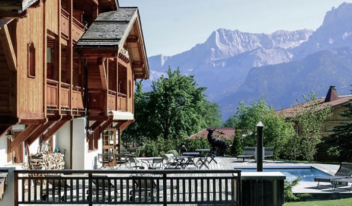 Отель-шале Le Cerf Amoureux на горнолыжном курорте Комбло, Франция
