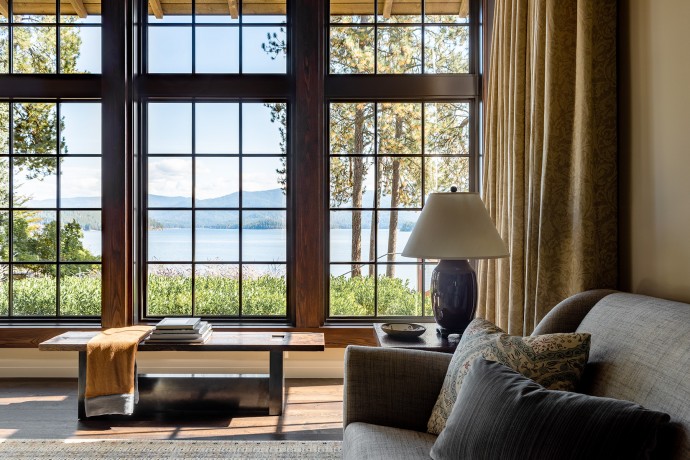 Дом дизайнера Грегори Кармайкла на берегу озера в Северной Америке