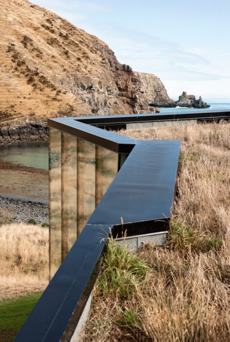 Небольшой дом со стеклянным фасадом в Новой Зеландии