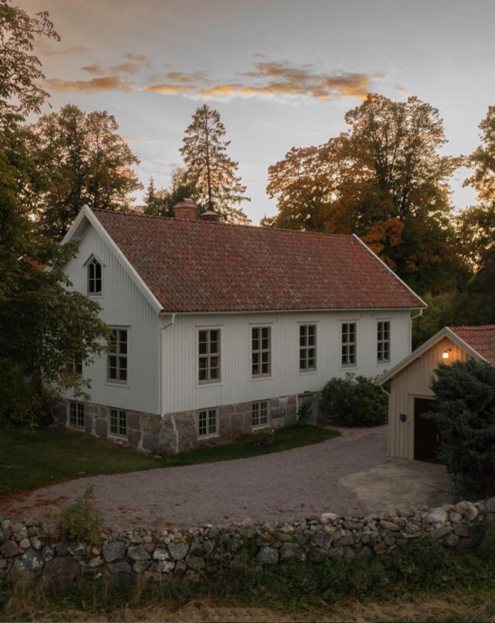 Бывшая школа недалеко от городка Кальмар (Швеция), превращённая в жилой дом