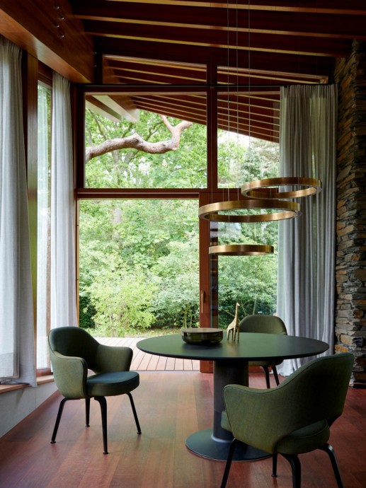 Деревянная вилла посреди леса недалеко от села Берген, Нидерланды Деревянная вилла посреди леса недалеко от села Берген, Нидерланды