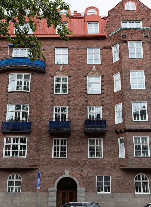 Темные тона в интерьере величественной квартиры в Стокгольме