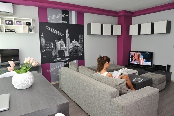 Маленькая двухкомнатная квартира в Софии с графическим дизайном стен