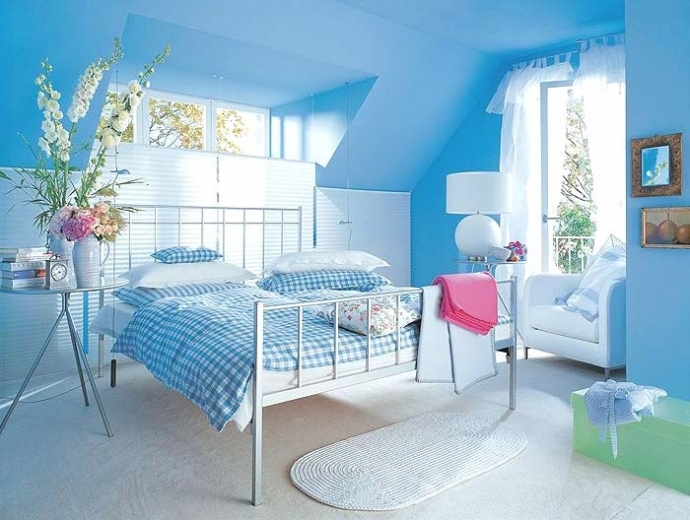 Голубой цвет в интерьере спальни