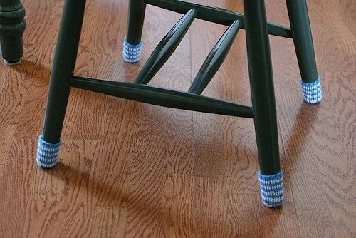 Носочки для стула, чтобы не шкрябать пол.
