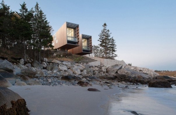 Two Hulls House
