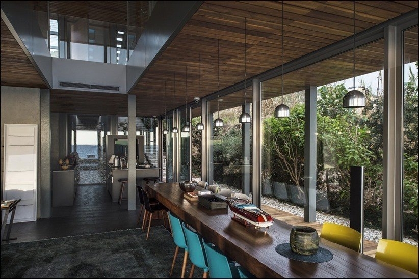 Просторный, современный оазис Oceanfront в Ливане Просторный, современный оазис Oceanfront в Ливане