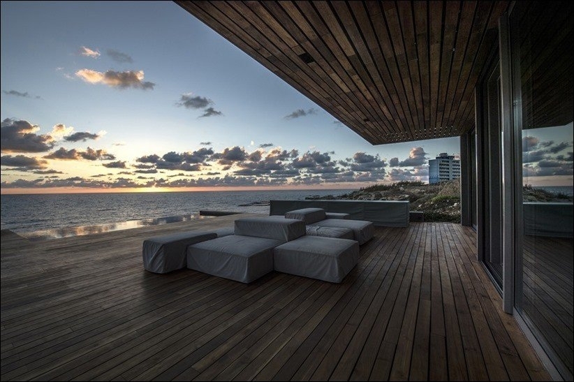 Просторный, современный оазис Oceanfront в Ливане Просторный, современный оазис Oceanfront в Ливане