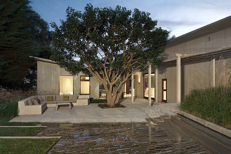 Расположенный в Малибу, в штате Калифорния, этот современный особняк был разработан Dutton Architect