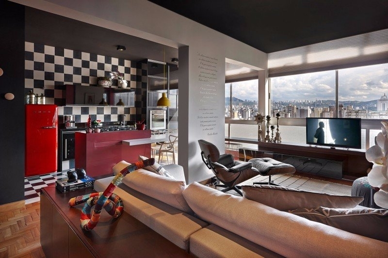 Яркий и красочный дизайн интерьера квартиры в Бразилии.