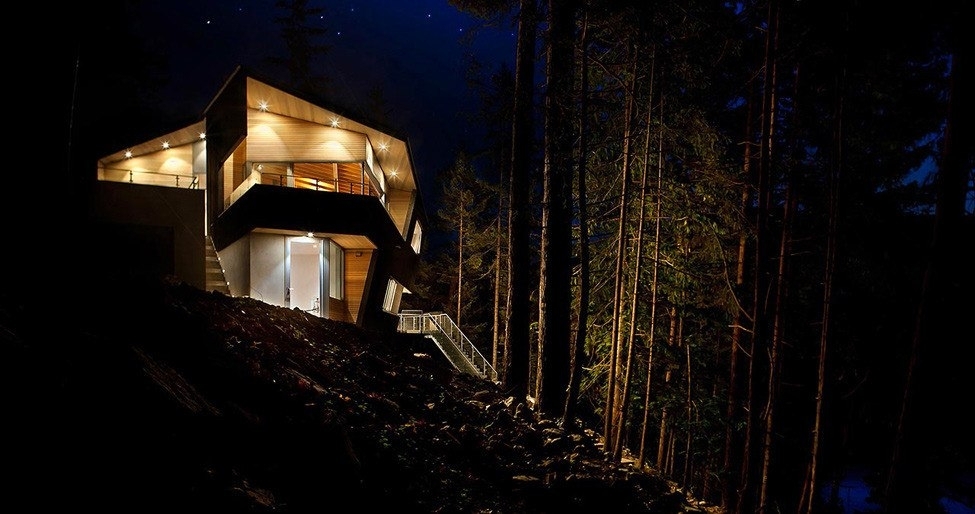 Многоуровневый дом в лесу от BattersbyHowat Architects Многоуровневый дом в лесу от BattersbyHowat Architects