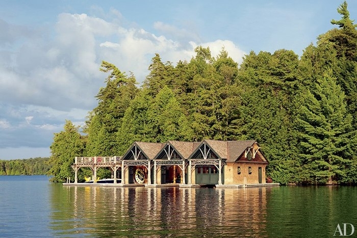 Потрясающий дом у озера 
