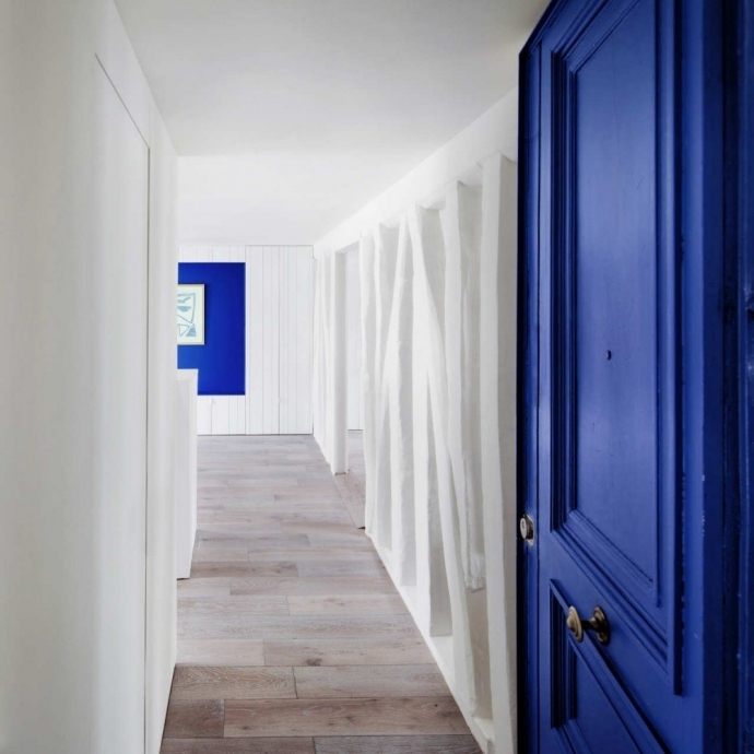 Интерьер квартиры для любителя искусства в Париже
