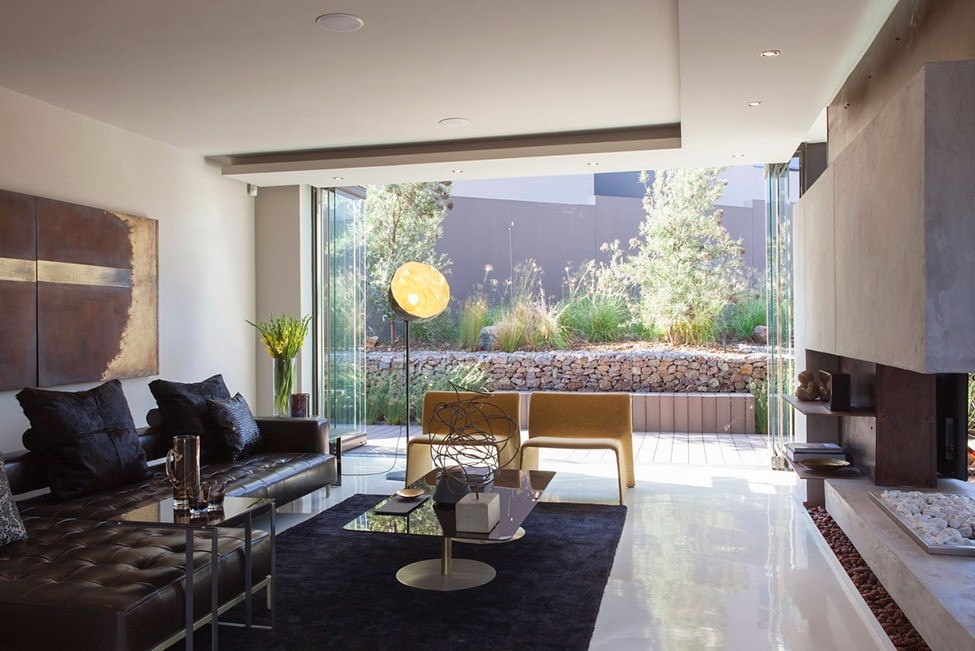 Роскошный особняк в окружении дикой природы