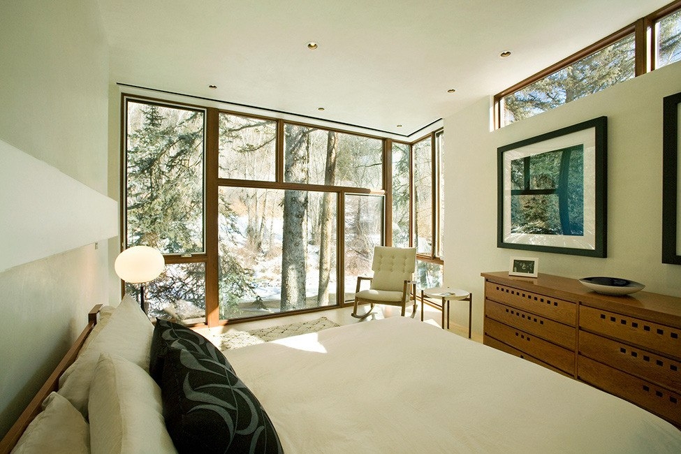 Особняк на берегу реки в штате Колорадо