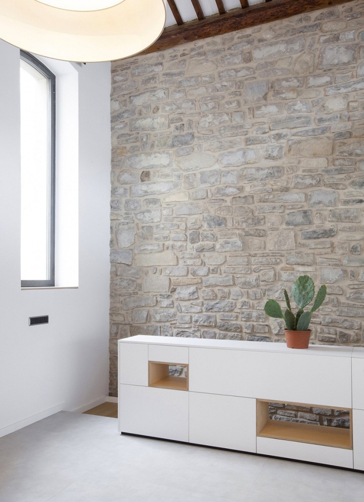 Дом в историческом здании склада в Испании