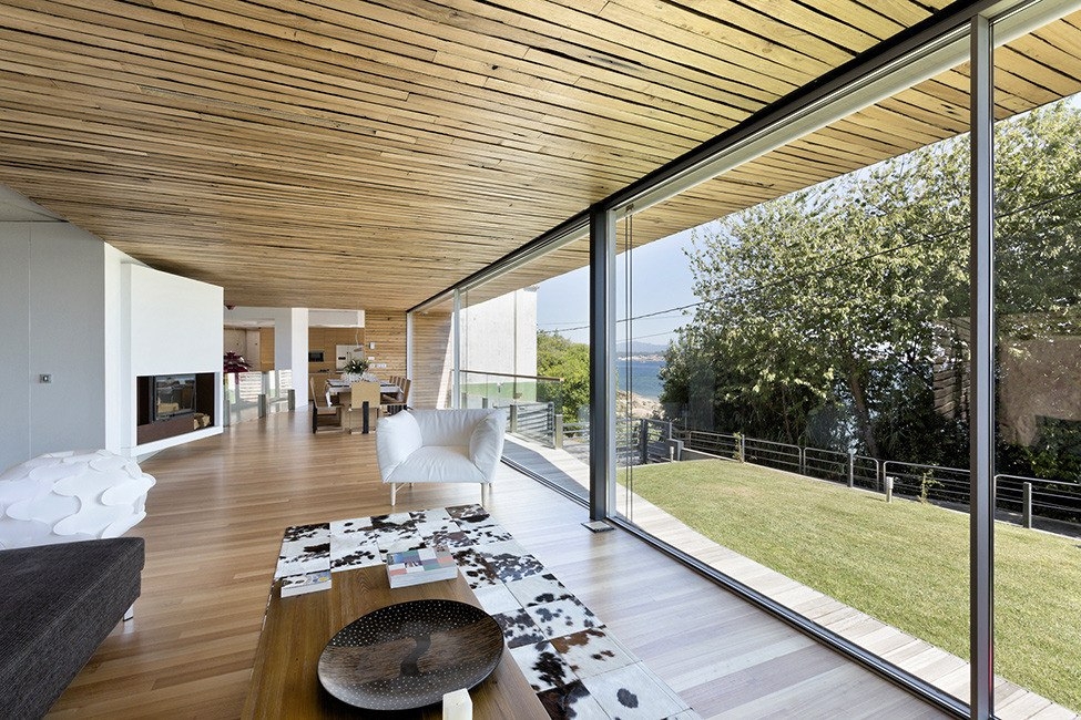 Дом из переработанной древесины в Испании