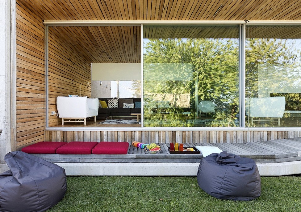 Дом из переработанной древесины в Испании