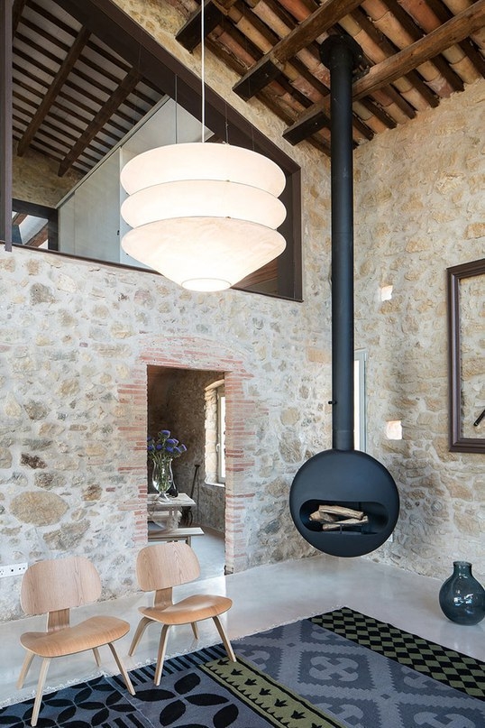 Современный интерьер в старинной оболочке в Испании Современный интерьер в старинной оболочке в Испании