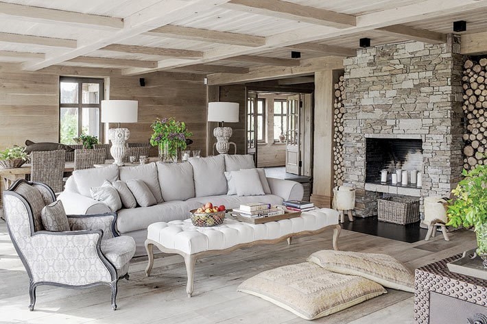 Интерьер дома из выбеленного дерева в польше