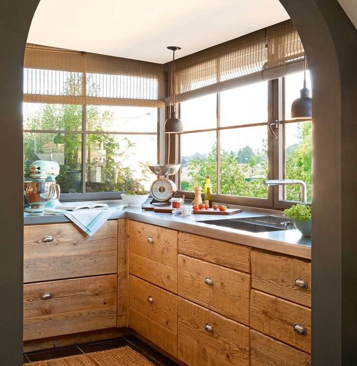 Небольшой деревянный дом в испании