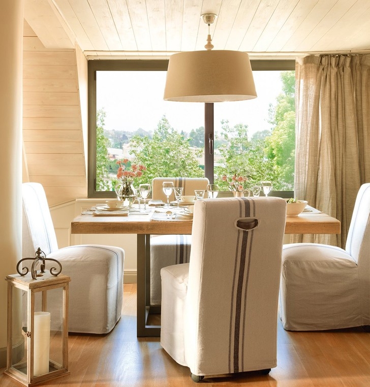 Небольшой деревянный дом в испании