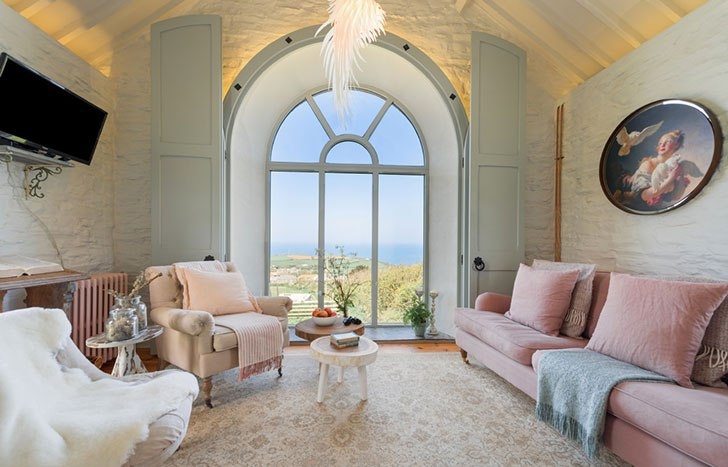 Потрясающий дом на месте старой часовни у моря в Англии Потрясающий дом на месте старой часовни у моря в Англии