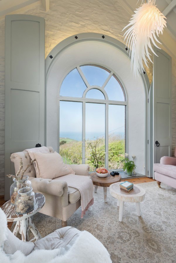 Потрясающий дом на месте старой часовни у моря в Англии Потрясающий дом на месте старой часовни у моря в Англии