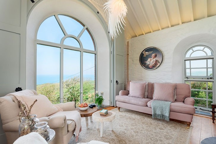 Потрясающий дом на месте старой часовни у моря в Англии Потрясающий дом на месте старой часовни у моря в Англии