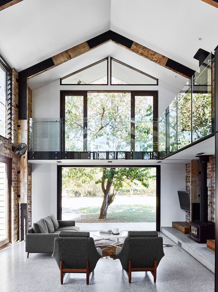 Небольшой дом с огромными окнами в Австралии Небольшой дом с огромными окнами в Австралии