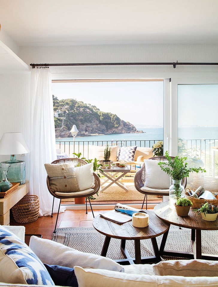 Дом, окна которого выходят на прекрасный песчаный пляж в Испании Дом, окна которого выходят на прекрасный песчаный пляж в Испании