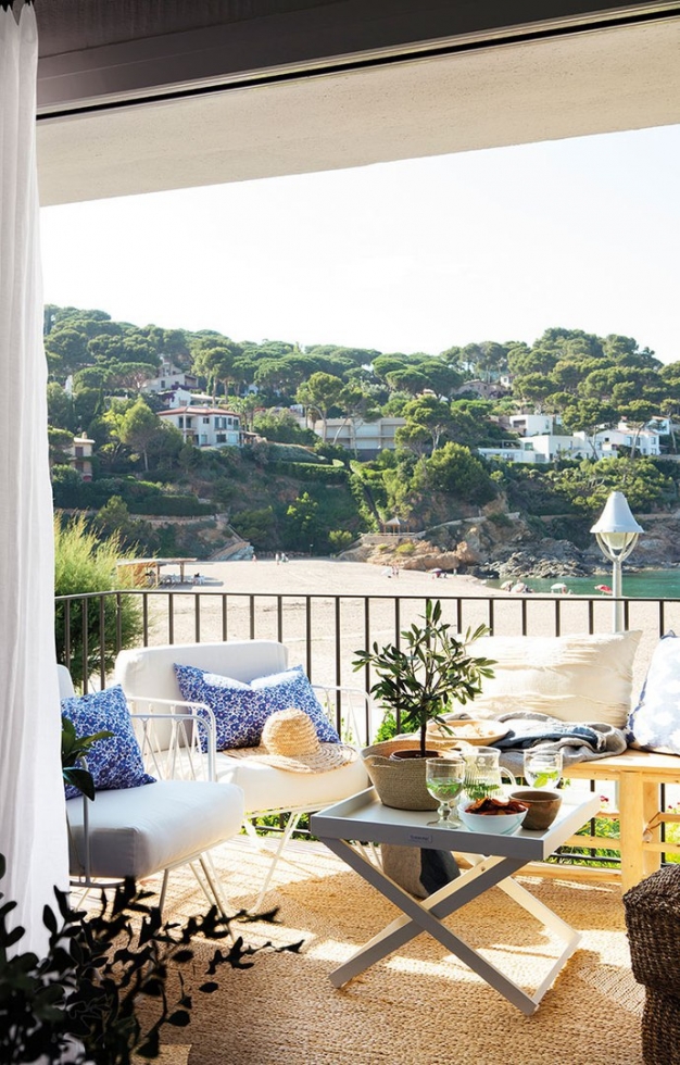 Дом, окна которого выходят на прекрасный песчаный пляж в Испании Дом, окна которого выходят на прекрасный песчаный пляж в Испании