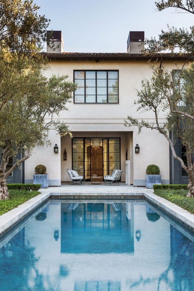 Дом в Лос-Анджелесе, вдохновленный архитектурой старой Европы Дом в Лос-Анджелесе, вдохновленный архитектурой старой Европы