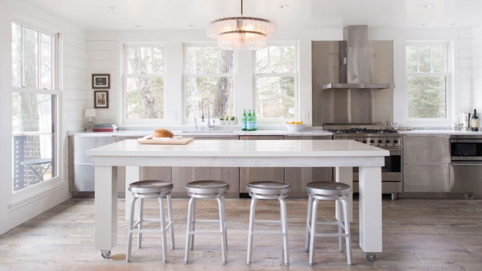 Светлый интерьер дома в прибрежном стиле Светлый интерьер дома в прибрежном стиле