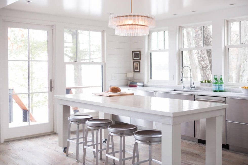 Светлый интерьер дома в прибрежном стиле Светлый интерьер дома в прибрежном стиле